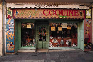 The earthy colors on this shop denote class, calm, and ecoawareness. Plus it's just SO European!